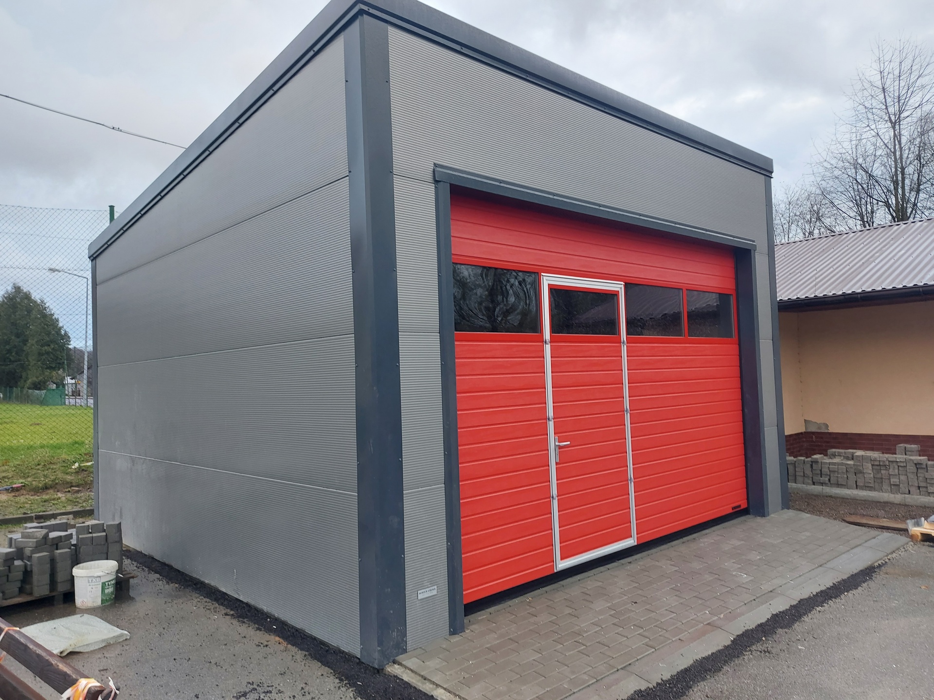 BUDYNKI PRODUKCYJNE ORAZ INNE ZWIĄZANE Z DZIAŁALNOŚCIĄ