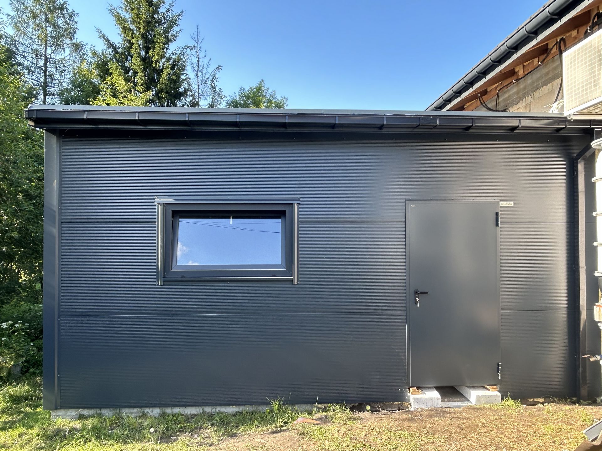 BUDYNKI MAGAZYNOWO-TECHNICZNE