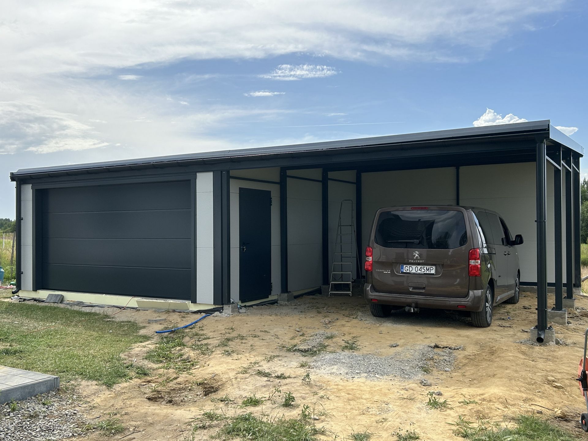 BUDYNKI GARAŻOWE I GOSPODARCZE