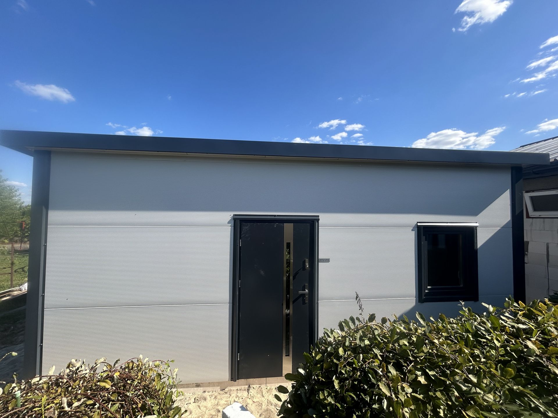 BUDYNKI REKREACYJNE I USŁUGOWE