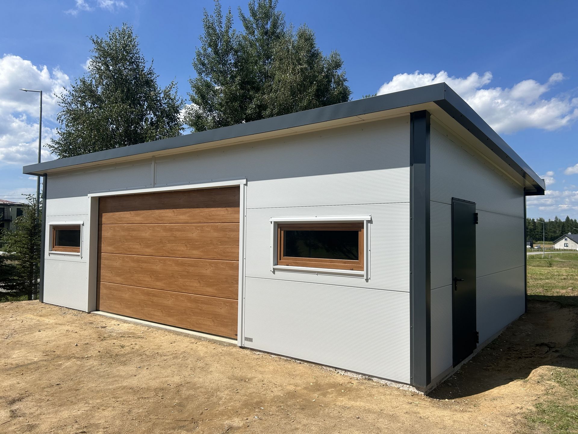 BUDYNKI GARAŻOWE I GOSPODARCZE