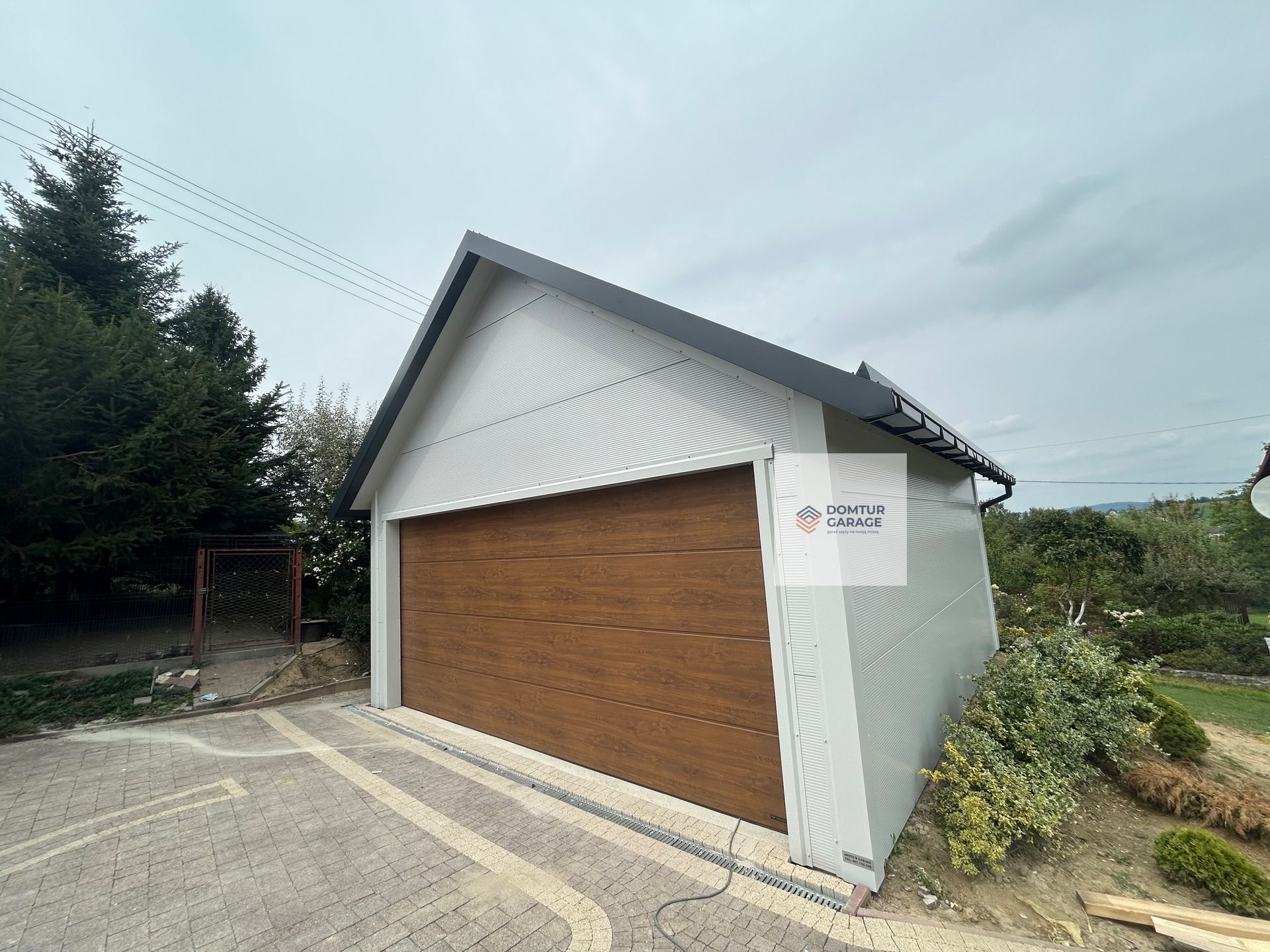 BUDYNKI GARAŻOWE I GOSPODARCZE