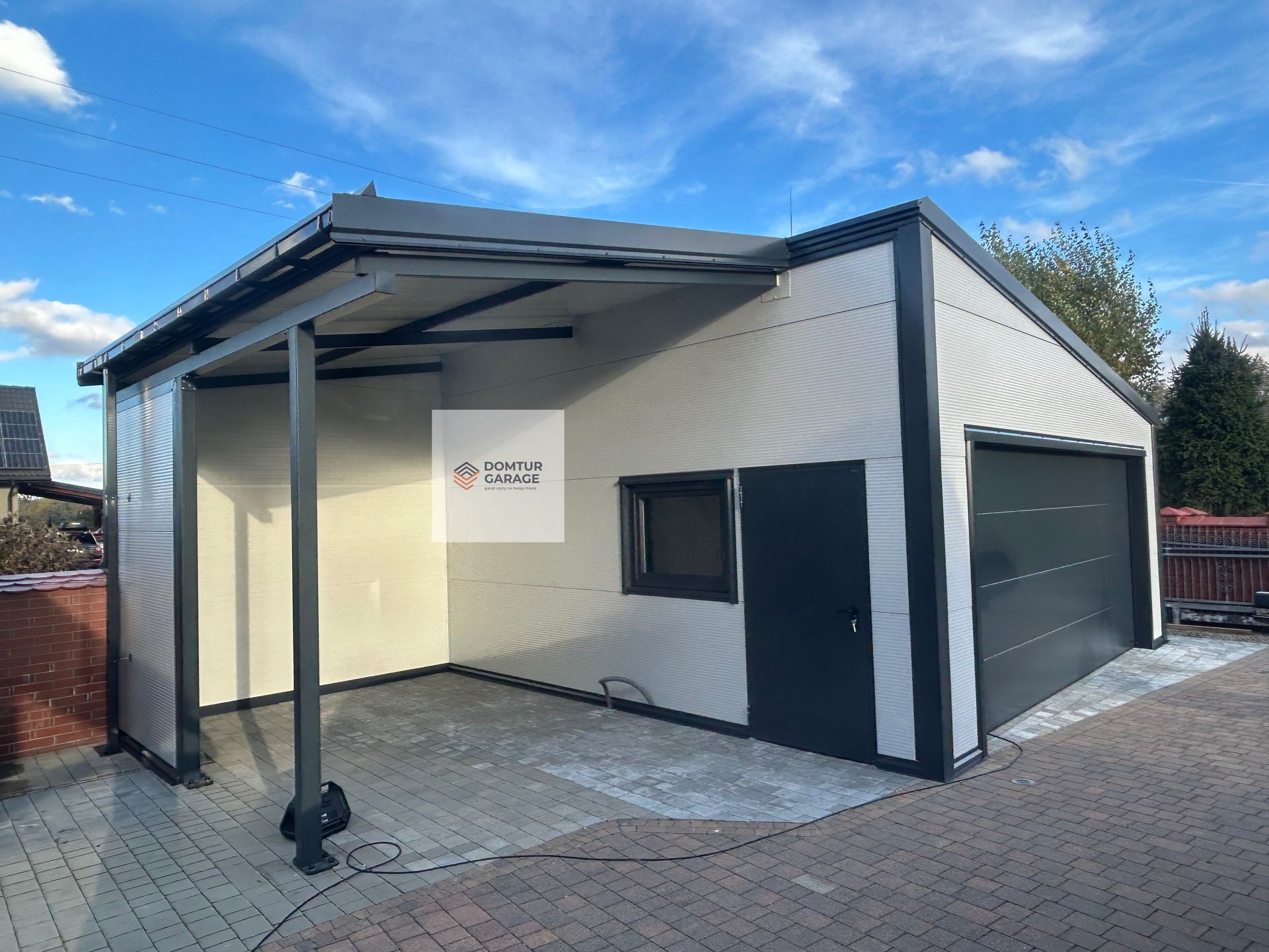 ​budynki garażowe z zintegrowanym carport