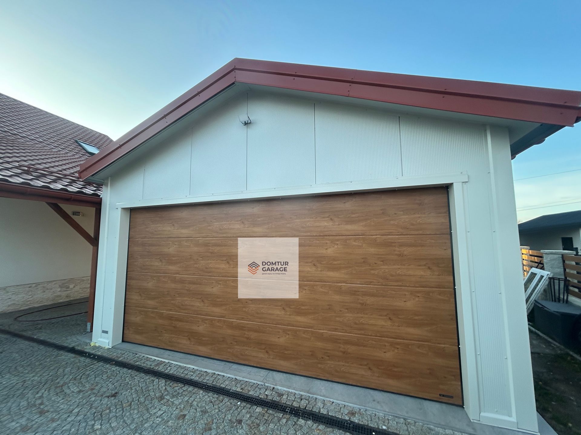 BUDYNKI GARAŻOWE I GOSPODARCZE